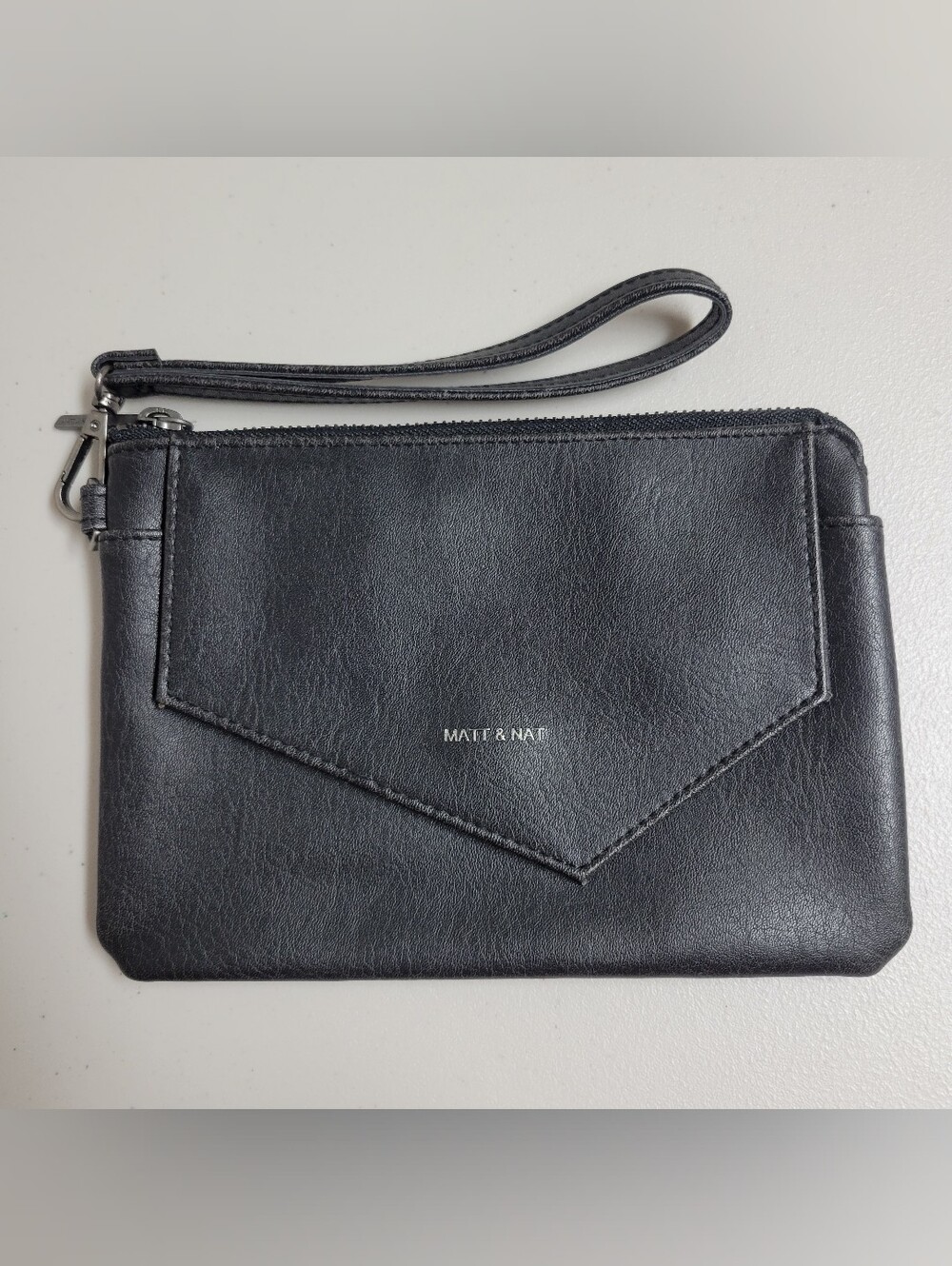 Matt & Nat Black Detachable Strap Wristlet.